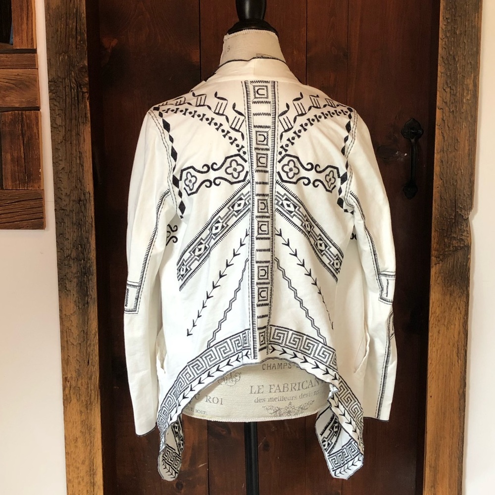 Monoreno White and Black Embroidered Open Cardigan